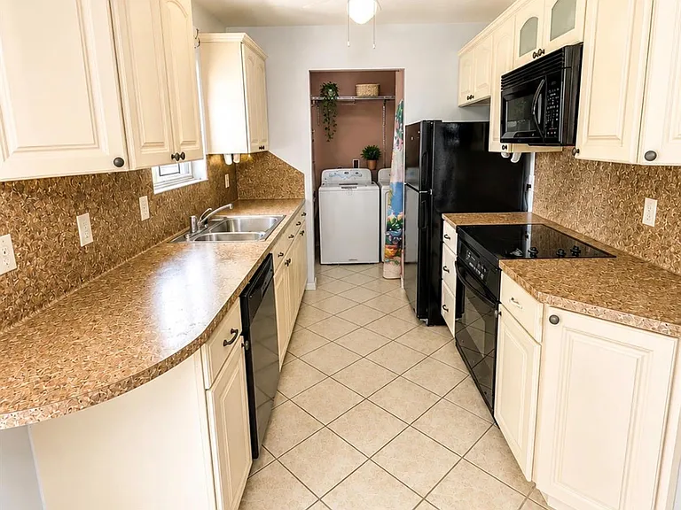 10415 Norton Dr — Photo 5