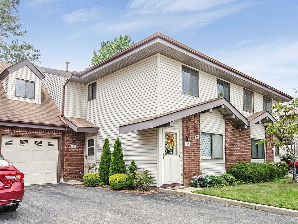 1st image of 51 Cambridge Dr W