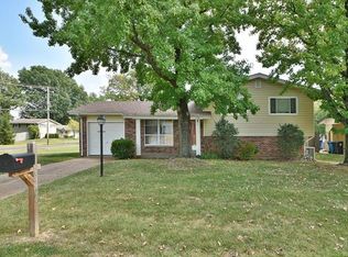 5200 Faro Dr, Saint Louis, MO 63128