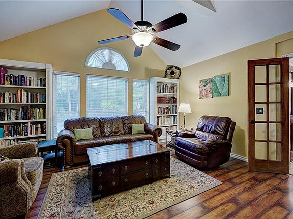 5th image of 713 N Creek Dr