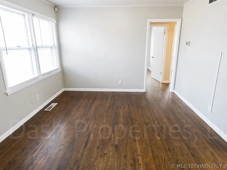 3724 S Knoxville Ave — Photo 6