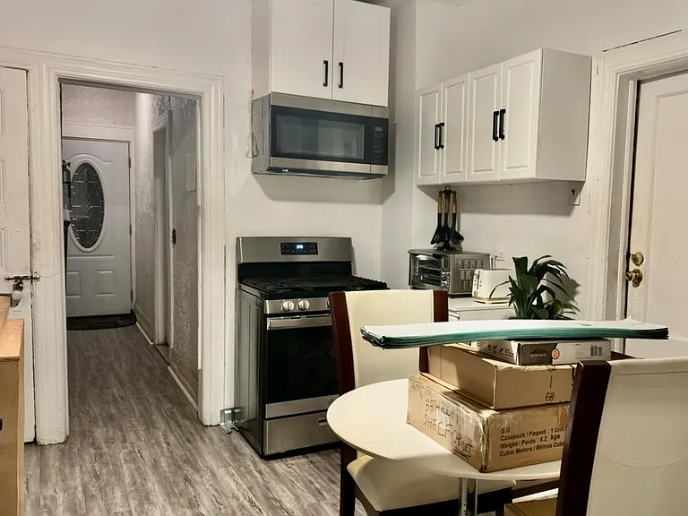248 Lawrence Ave — Photo 6