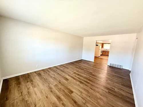 708 Greenbriar Dr Photo 1