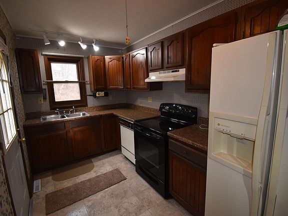 4th image of 41 Covell Ave