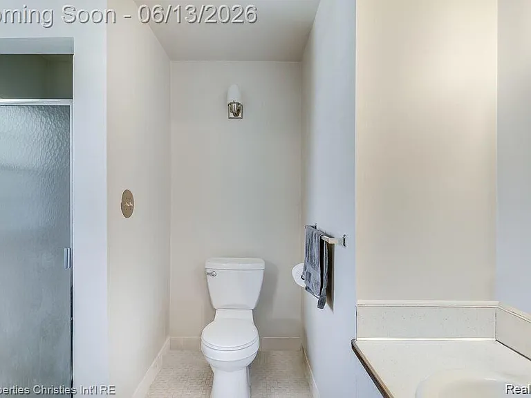 215 Woodsboro Dr — Photo 8