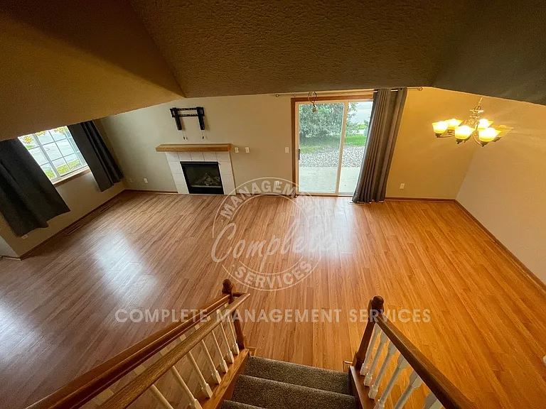17389 Glacier Way — Photo 6
