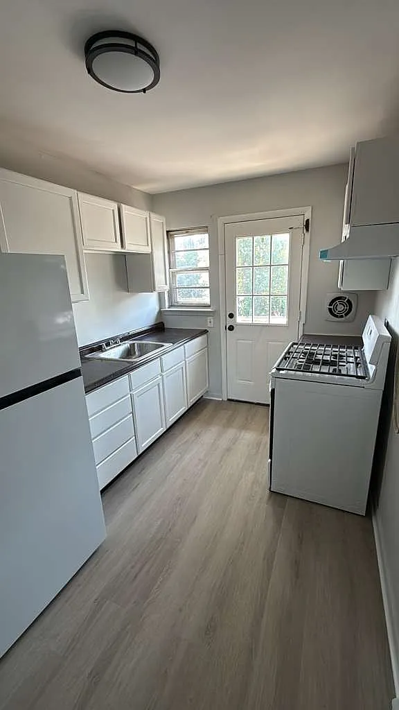 2 bed, $2,150 — Photo 2