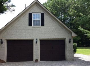 5618 Woodcrest Dr, Raleigh, NC 27603