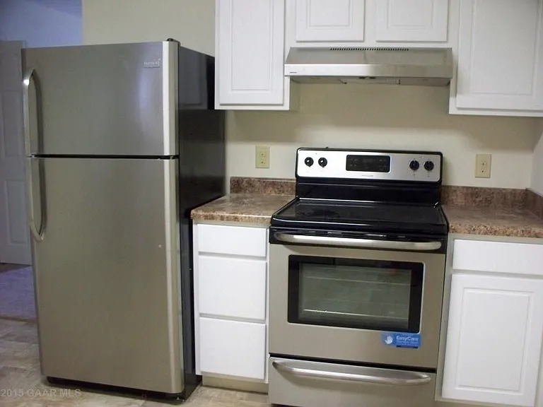 Unit 1 Kitchen w/ white cabinets