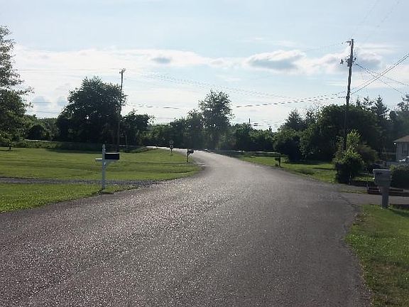 4th image of 492 Martha Ln