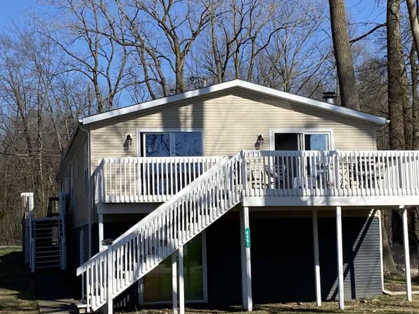 4091 Woodland Ave, Manitou Beach, MI 49253