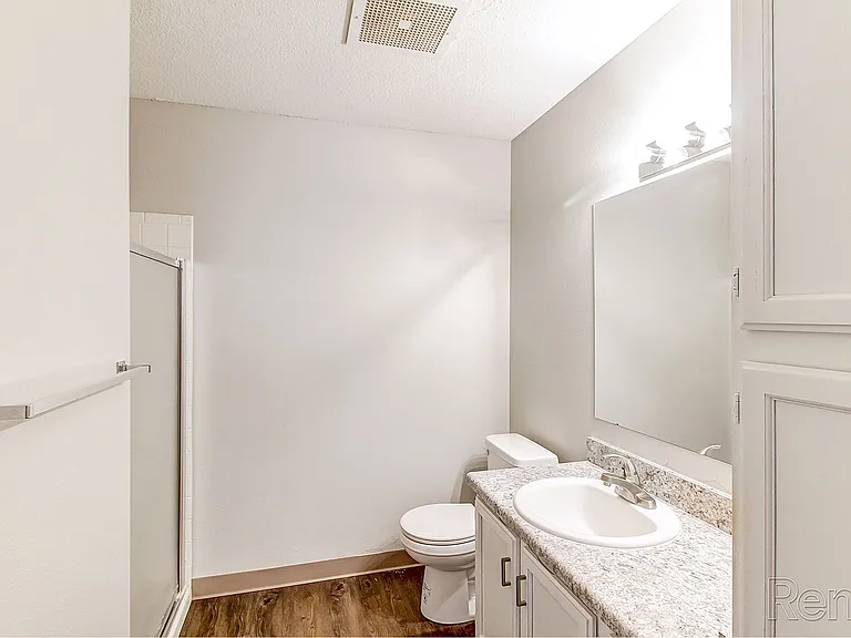 Oakwood Trail Apartments — Photo 15