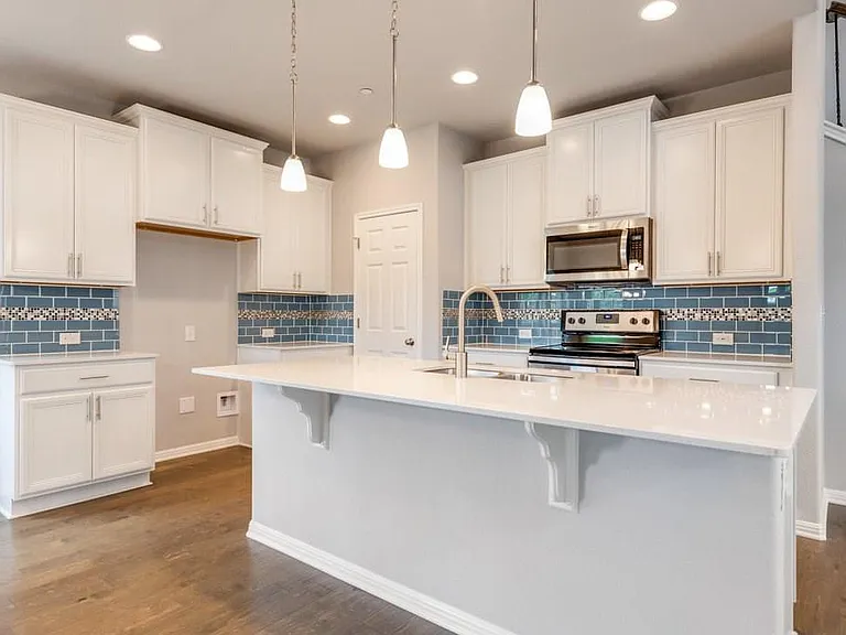 3240 E Whitestone Blvd #23 — Photo 4