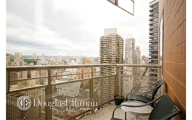 Rented by Douglas Elliman | media 19