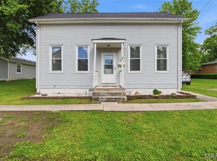 403 S Johnson St, New Athens, IL 62264