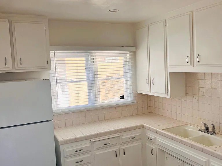 4321 Cahuenga Blvd — Photo 7