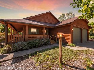 11061 Wiggins Rd, Howell, MI 48855