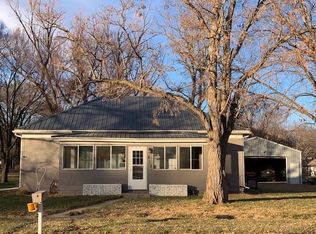 612 9th St, Springfield, SD 57062