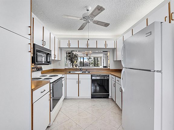 5th image of 10768 W Clairmont Circle #303