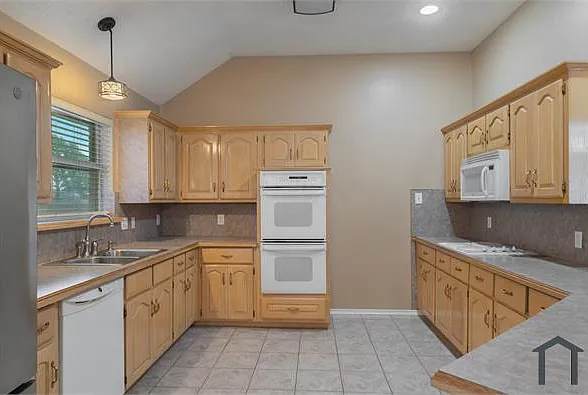 1620 Mercury Pl — Photo 17