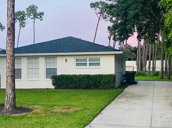 620 Hickory Rd, Naples, FL 34108