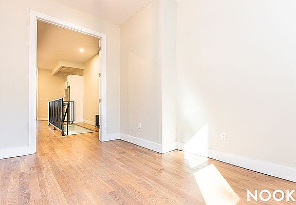 3rd image of 170 Jefferson St #1