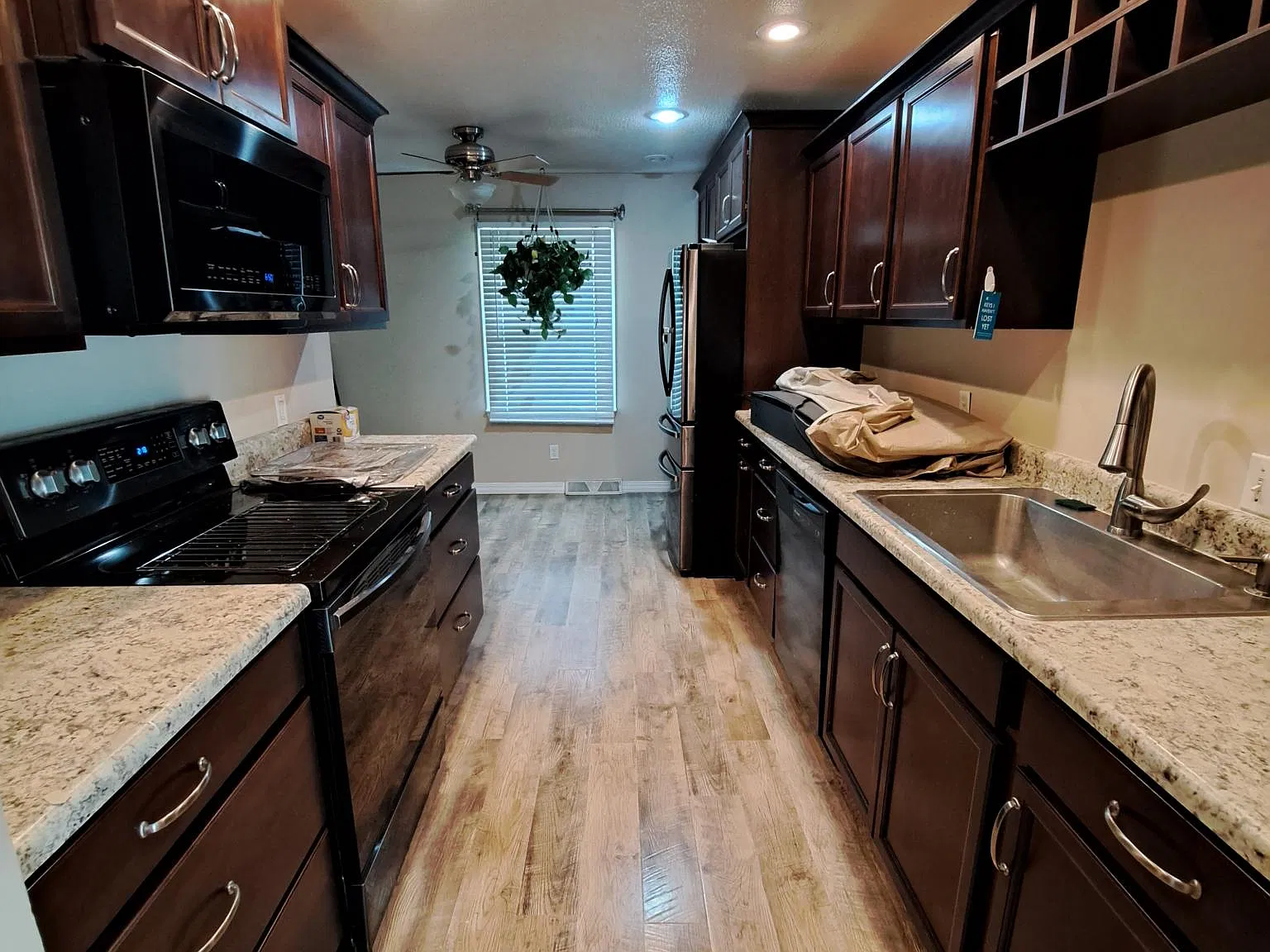 5 bed, 2000 sqft, $1,900 — Photo 2