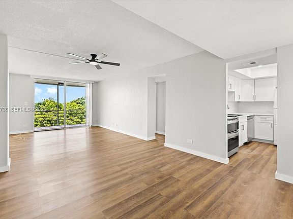 2nd image of 447 NE 195th St APT 414
