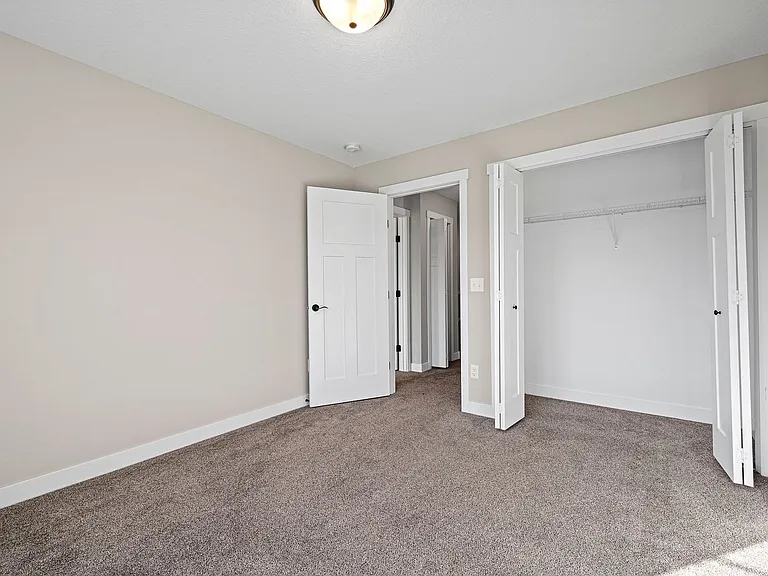527 Meadow Ln — Photo 15