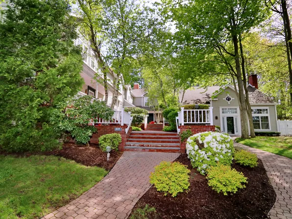 267 Mayfield Dr, Trumbull, CT 06611