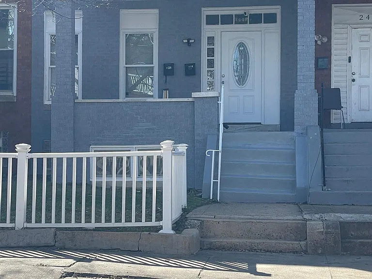 2448 Lakeview Ave #2 — Photo 2