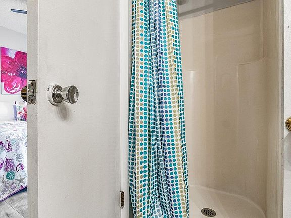 5th image of 4723 Huron Dr