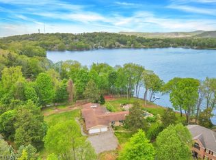 10 Parclake Ct, Wayne, NJ 07470