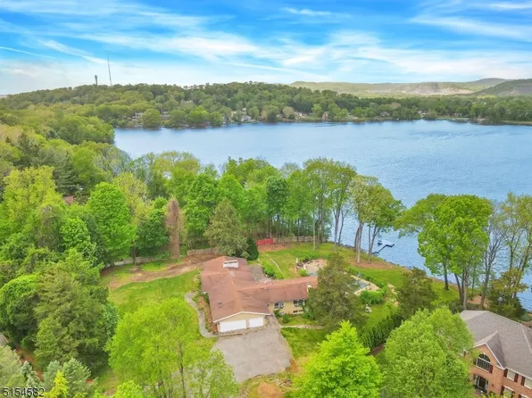 10 Parclake Ct, Wayne, NJ 07470