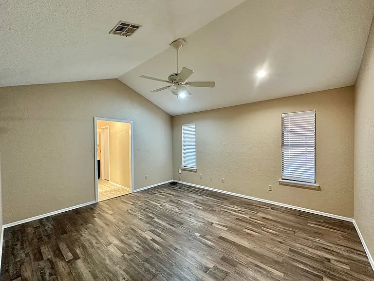 1103 NW Willow Pl — Photo 23