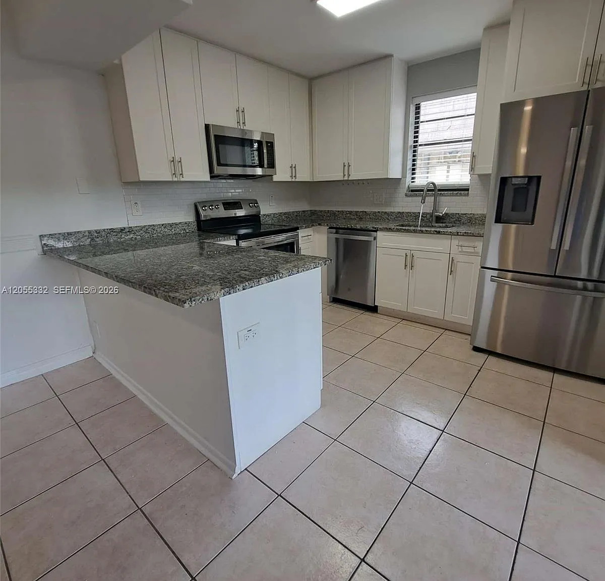 3 bed, 2.5 bath, $3,000 — Photo 2