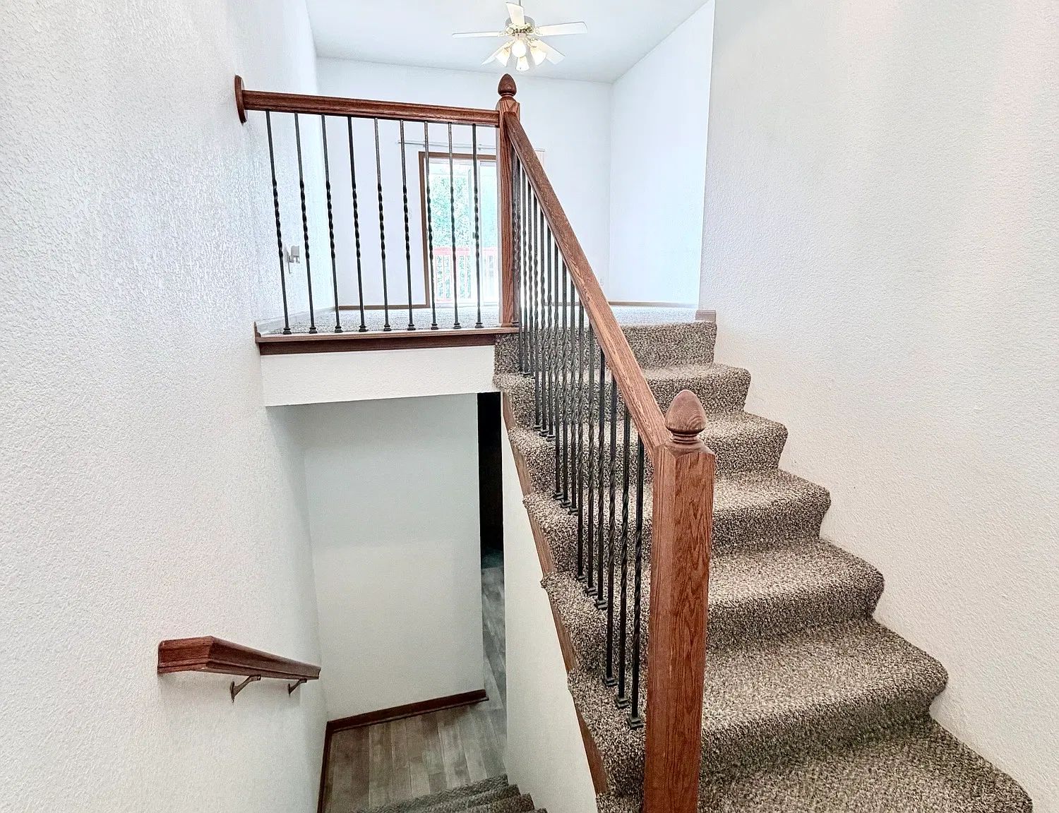 3 bed, 1356 sqft, $1,550 — Photo 2
