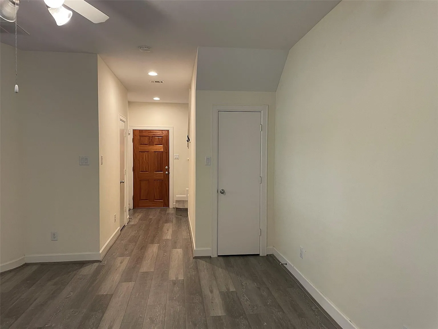 3 bed, 2.5 bath, 1714 sqft, $2,025 — Photo 3