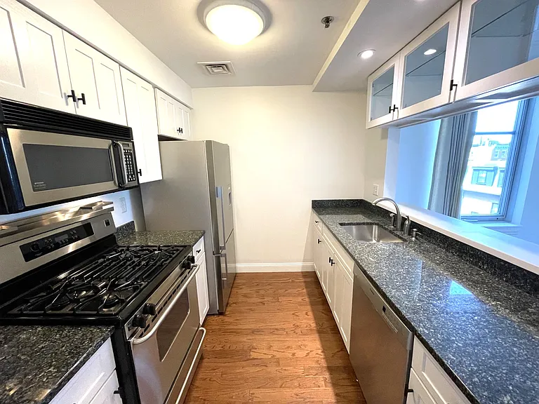 1597 Washington St #400 — Photo 6