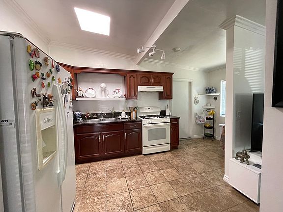 3rd image of 737 Calaveras Ave