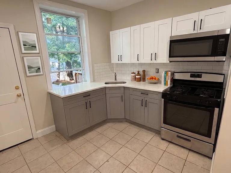 241 Hawthorne Ave — Photo 5