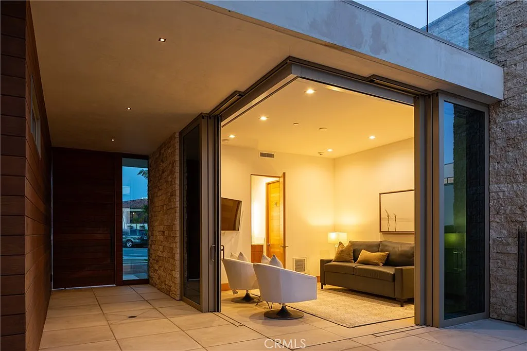 4 bed, 4.5 bath, 2679 sqft, $40,000 — Photo 4