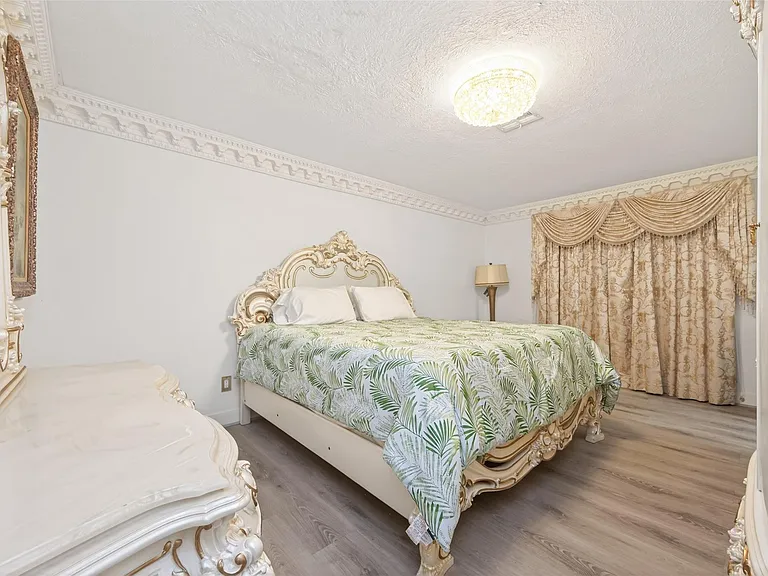 24 Windermere Ln — Photo 42