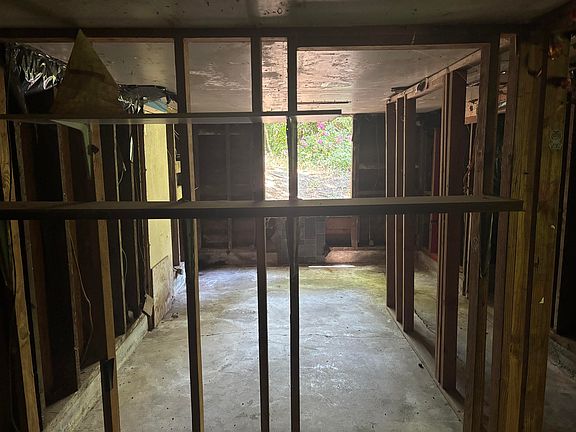 4th image of 443 Newton Rd