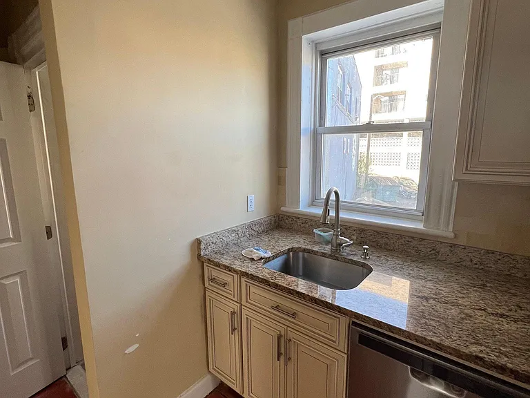 253 Oakdene Ave #1 — Photo 8