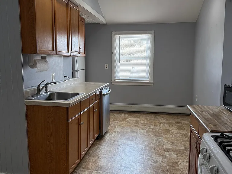 12 Hillcrest Ave W #3 — Photo 5