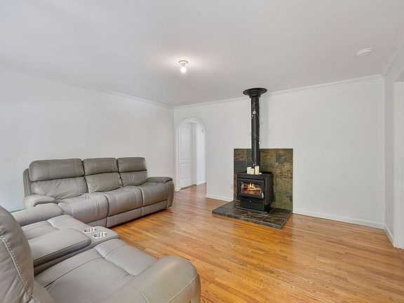 2nd image of 50 New Pomona Road