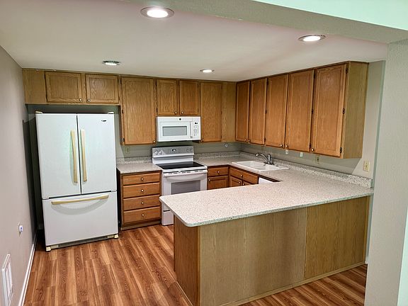 Lots of cabinets - French Door Fridge - Eating Bar & Quartz counters!