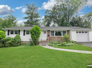 31 Hardenburgh Ave, Demarest, NJ 07627