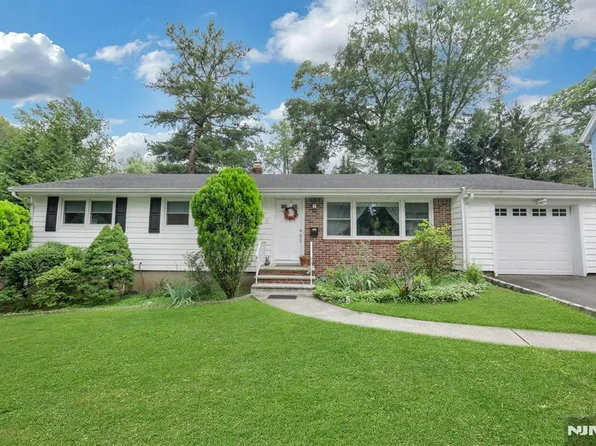 31 Hardenburgh Ave, Demarest, NJ 07627